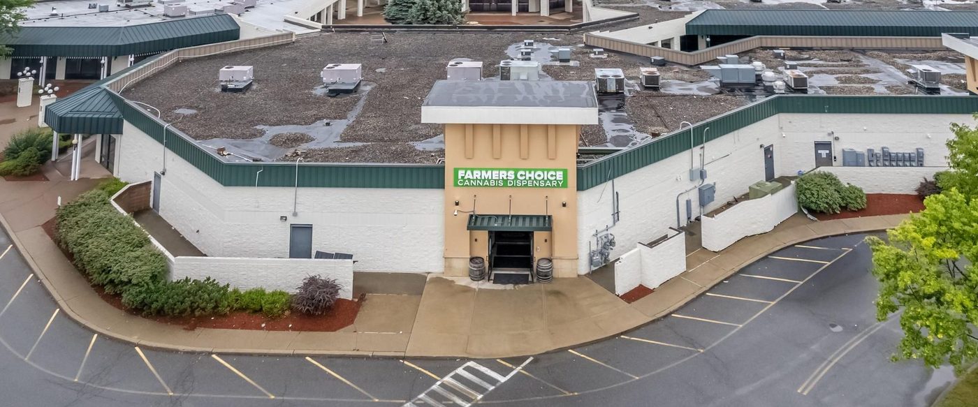 Aerial view of Farmers Choice dispensary building with parking lot